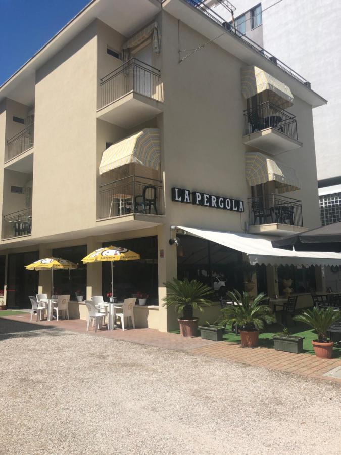 בלריה-איגאה מרינה Hotel La Pergola מראה חיצוני תמונה