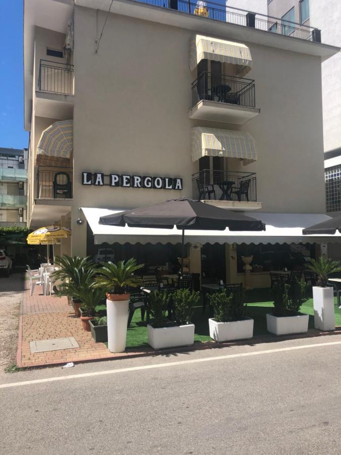 בלריה-איגאה מרינה Hotel La Pergola מראה חיצוני תמונה